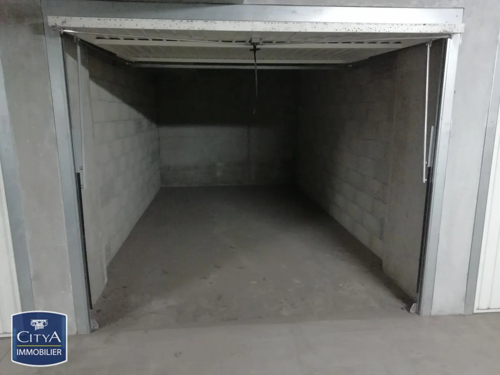 Photo 2 Parking