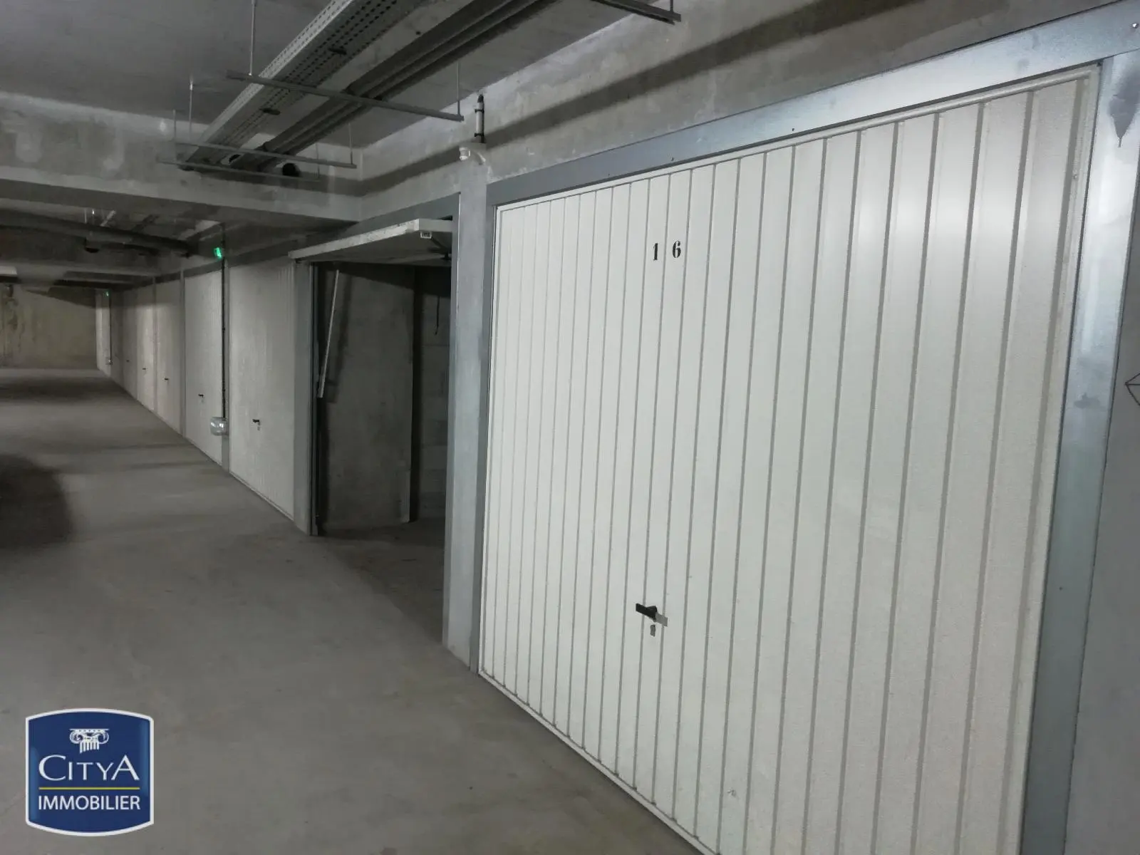 Photo 1 Parking