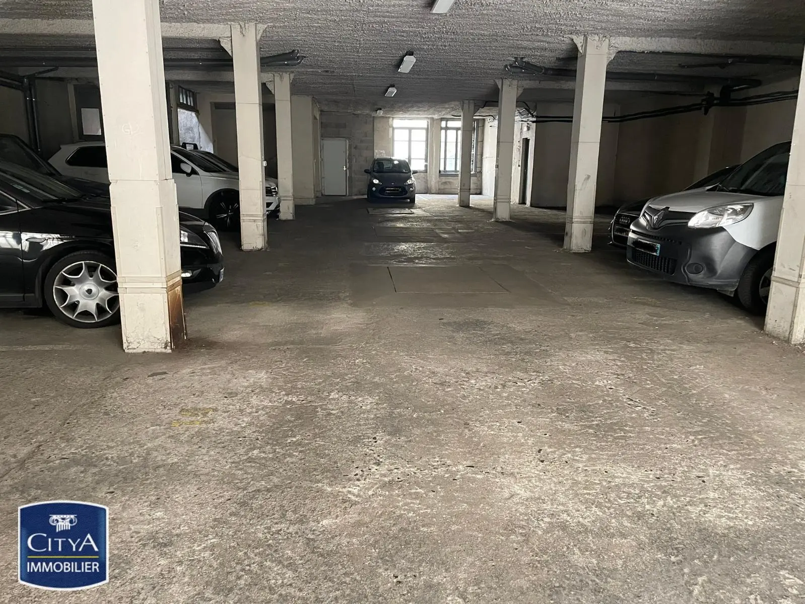 Photo 1 Parking
