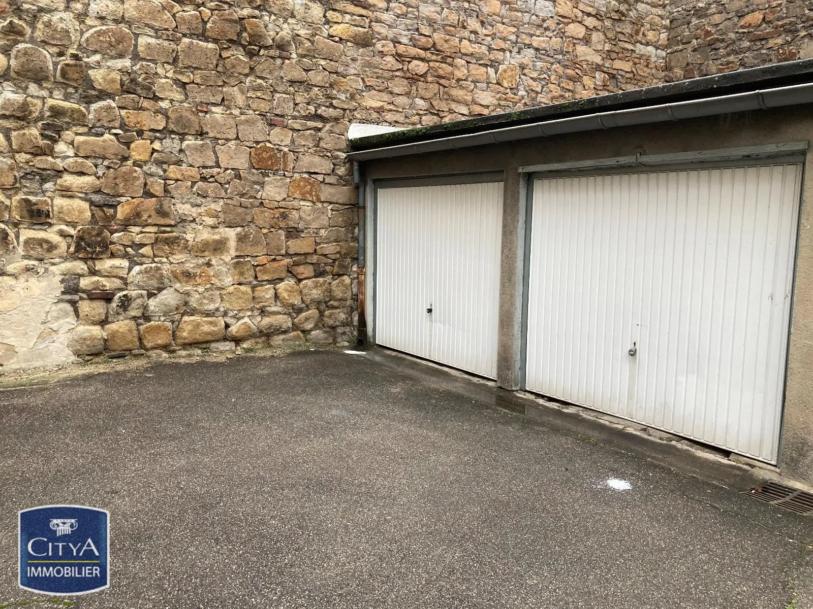 Photo 1 Parking