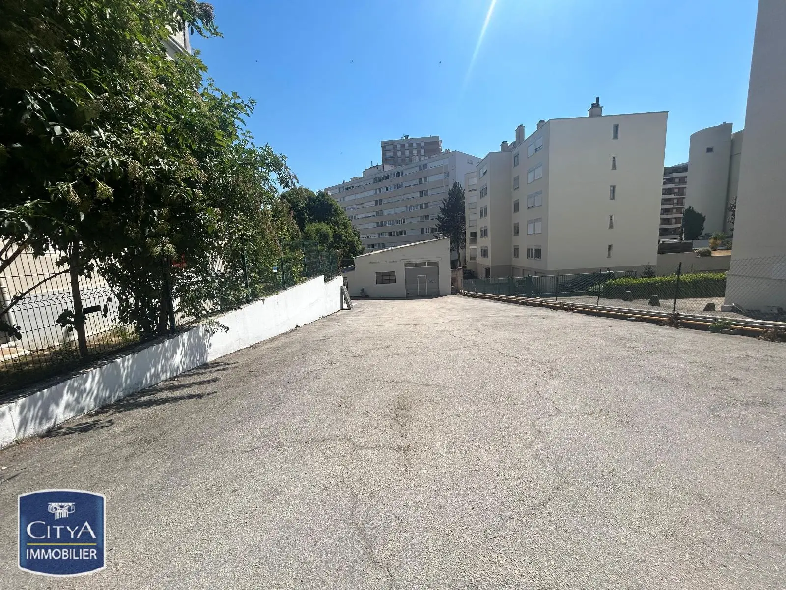 Photo 3 Parking