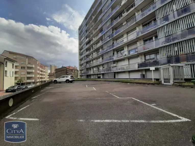Photo 2 Parking