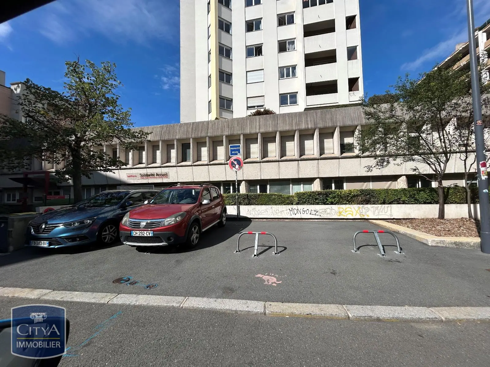 Photo 1 Parking