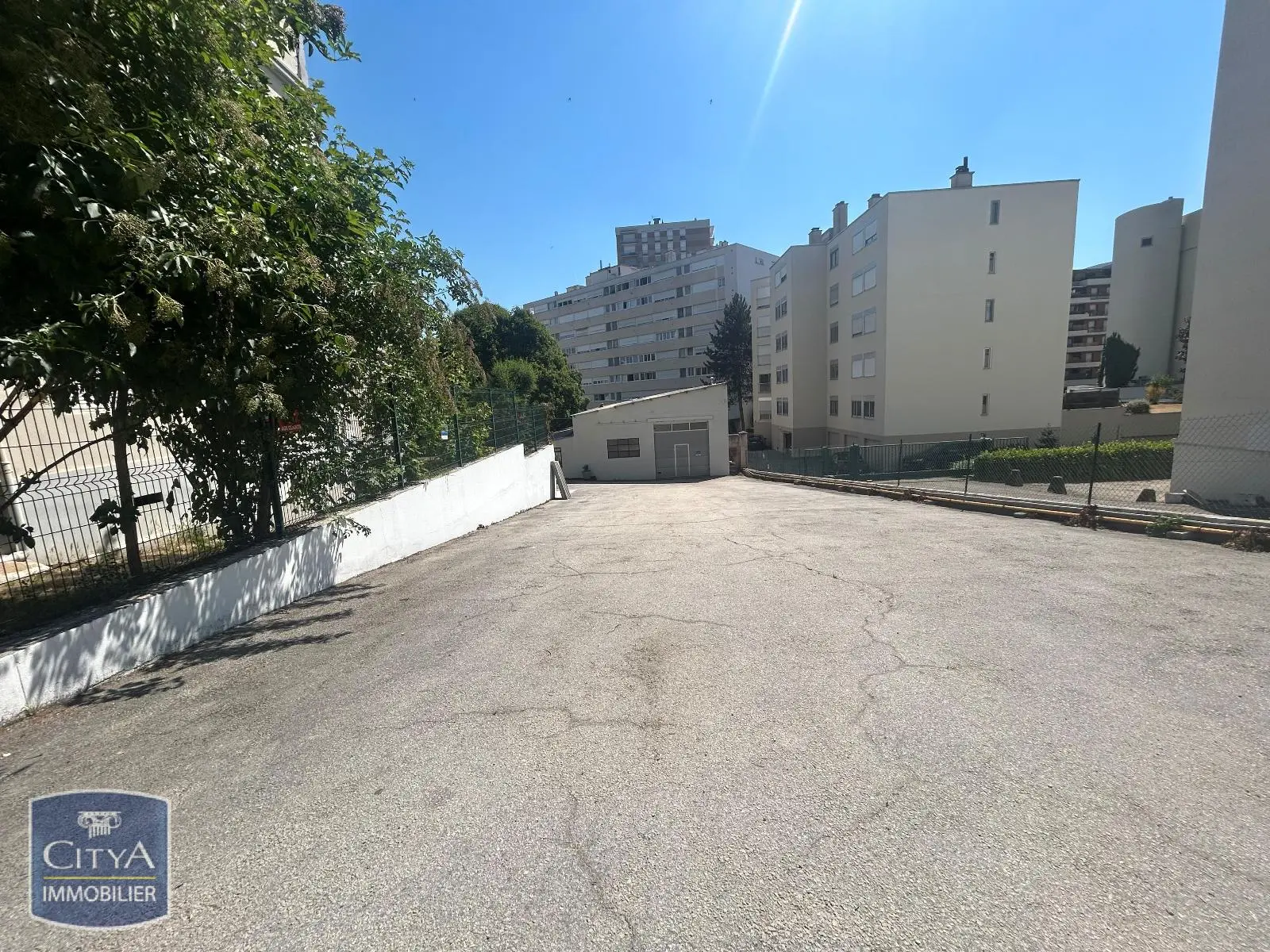 Photo 2 Parking