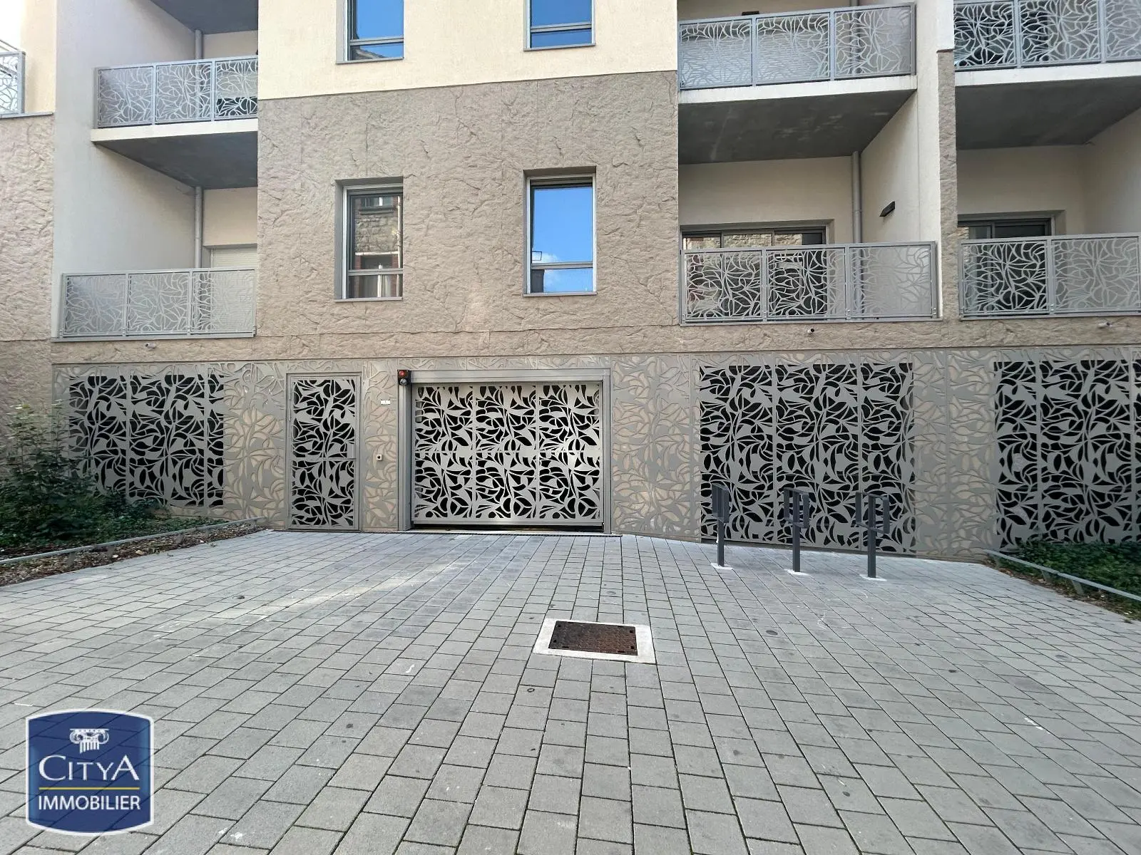 Photo 1 Parking