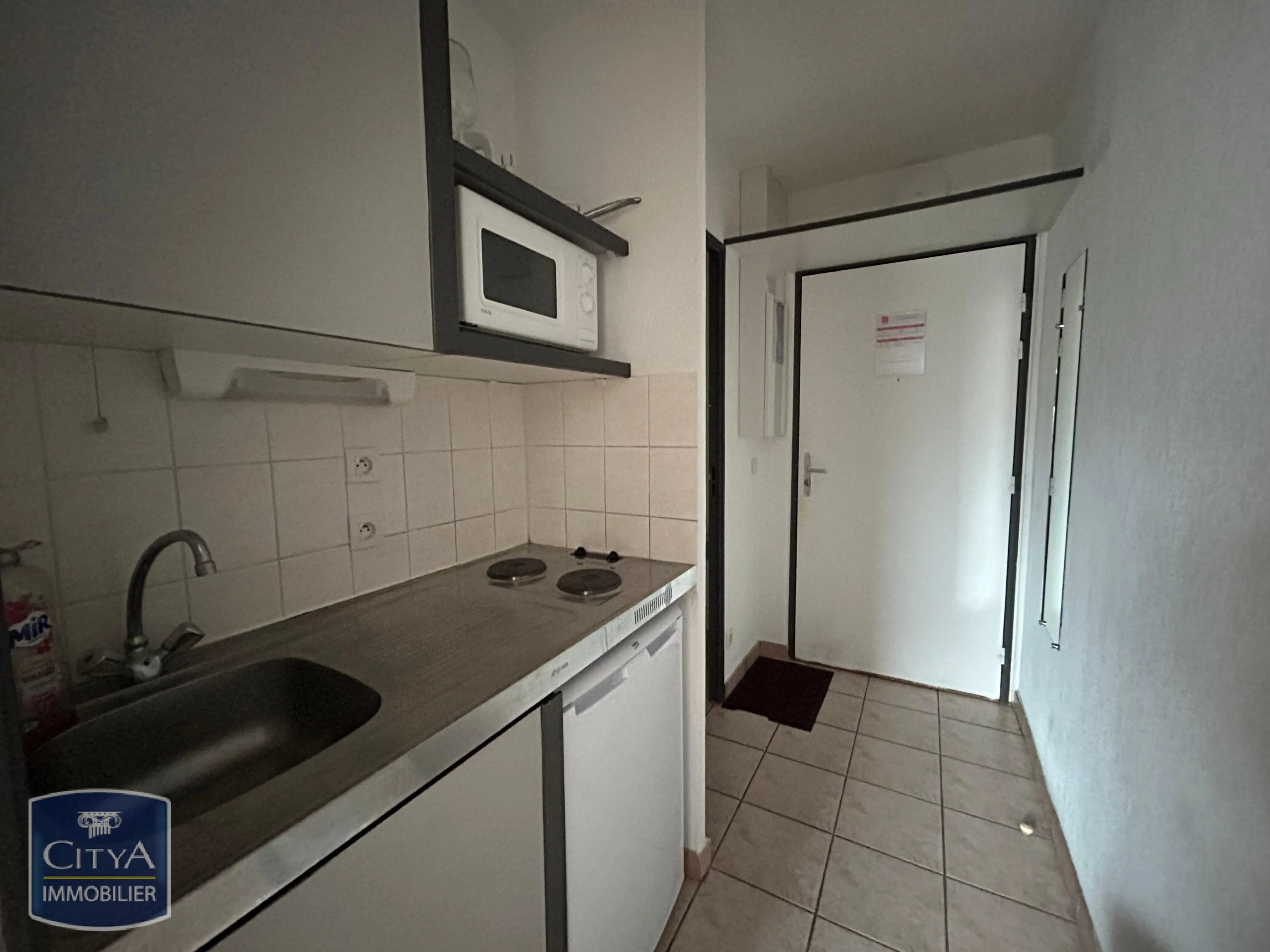 Photo 2 Appartement 1 pièce 18.28m²