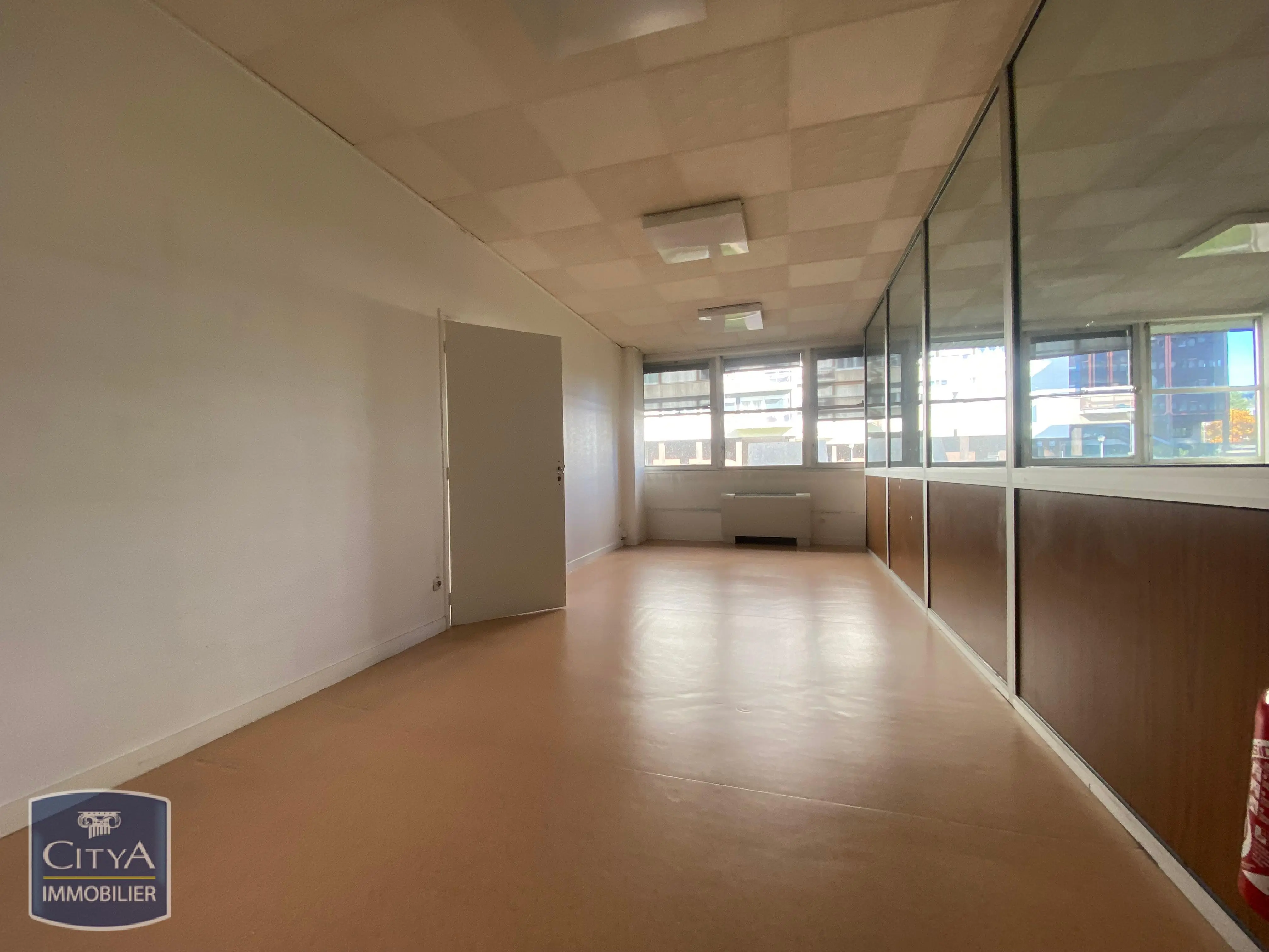 Photo 2 Local Professionnel 189m²