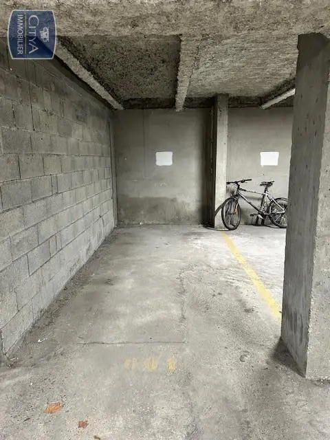 Photo 2 Parking