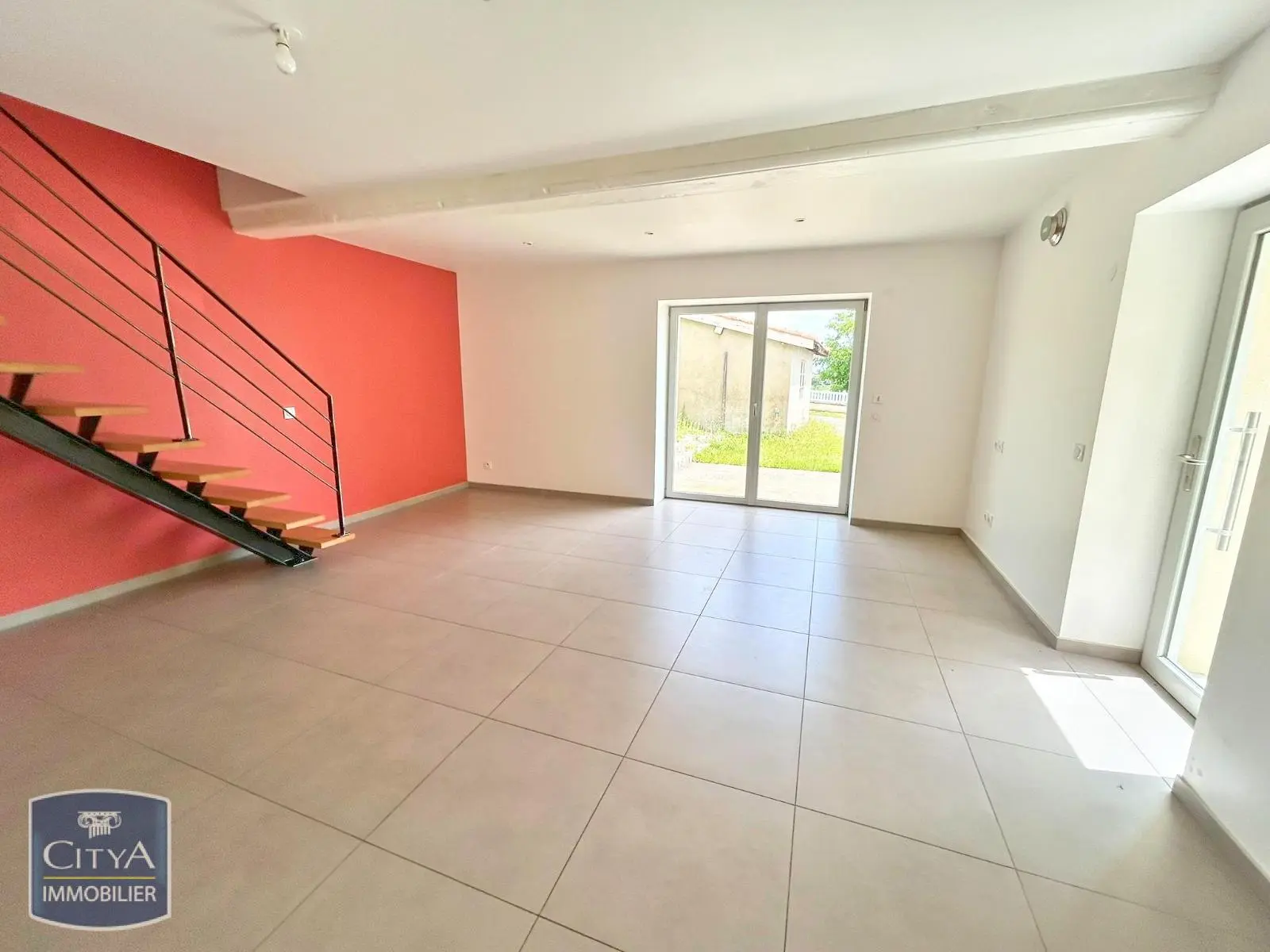 Photo 0 maison Saint-Martin-la-Plaine