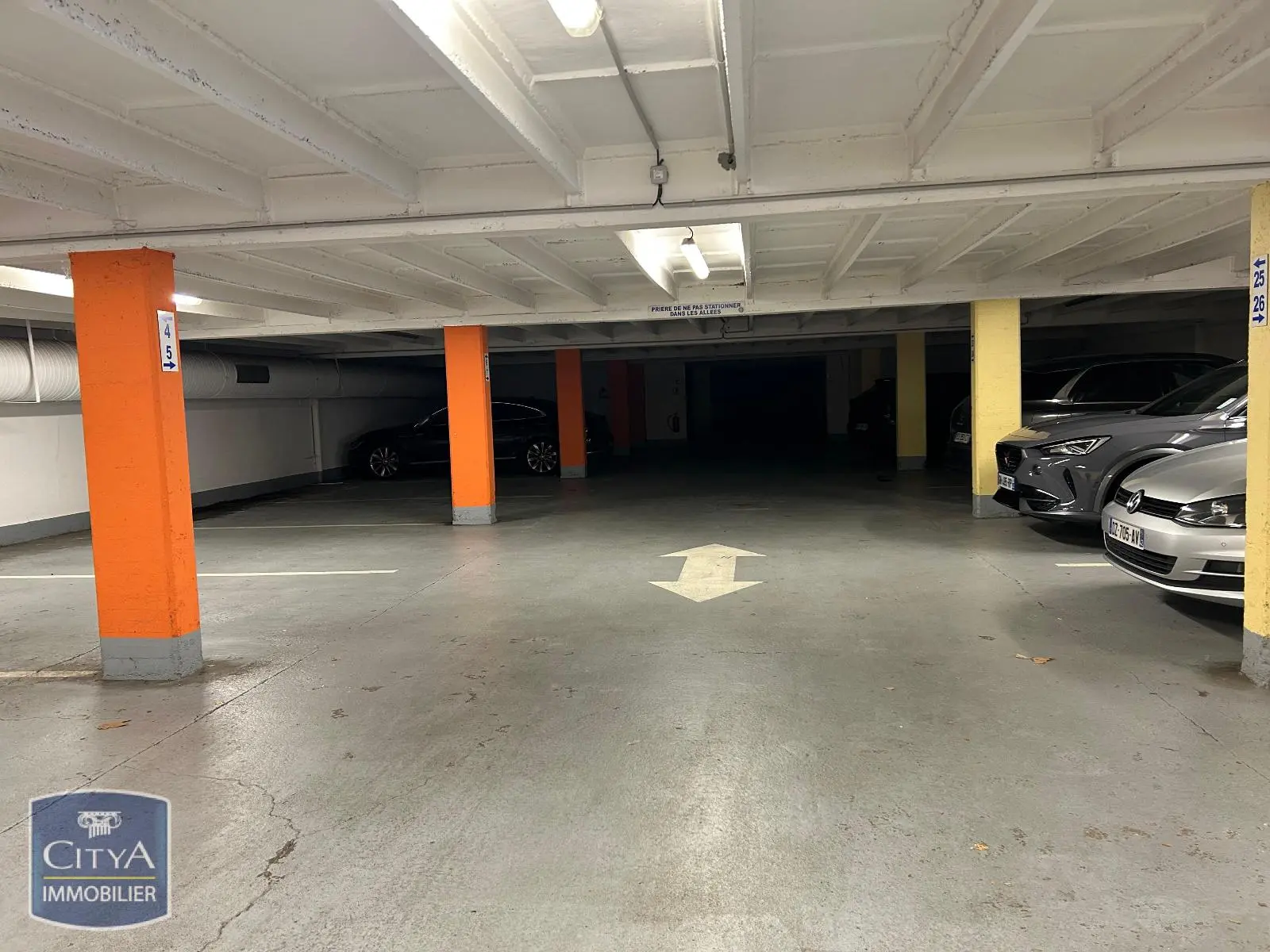 Photo 1 Parking 605m²