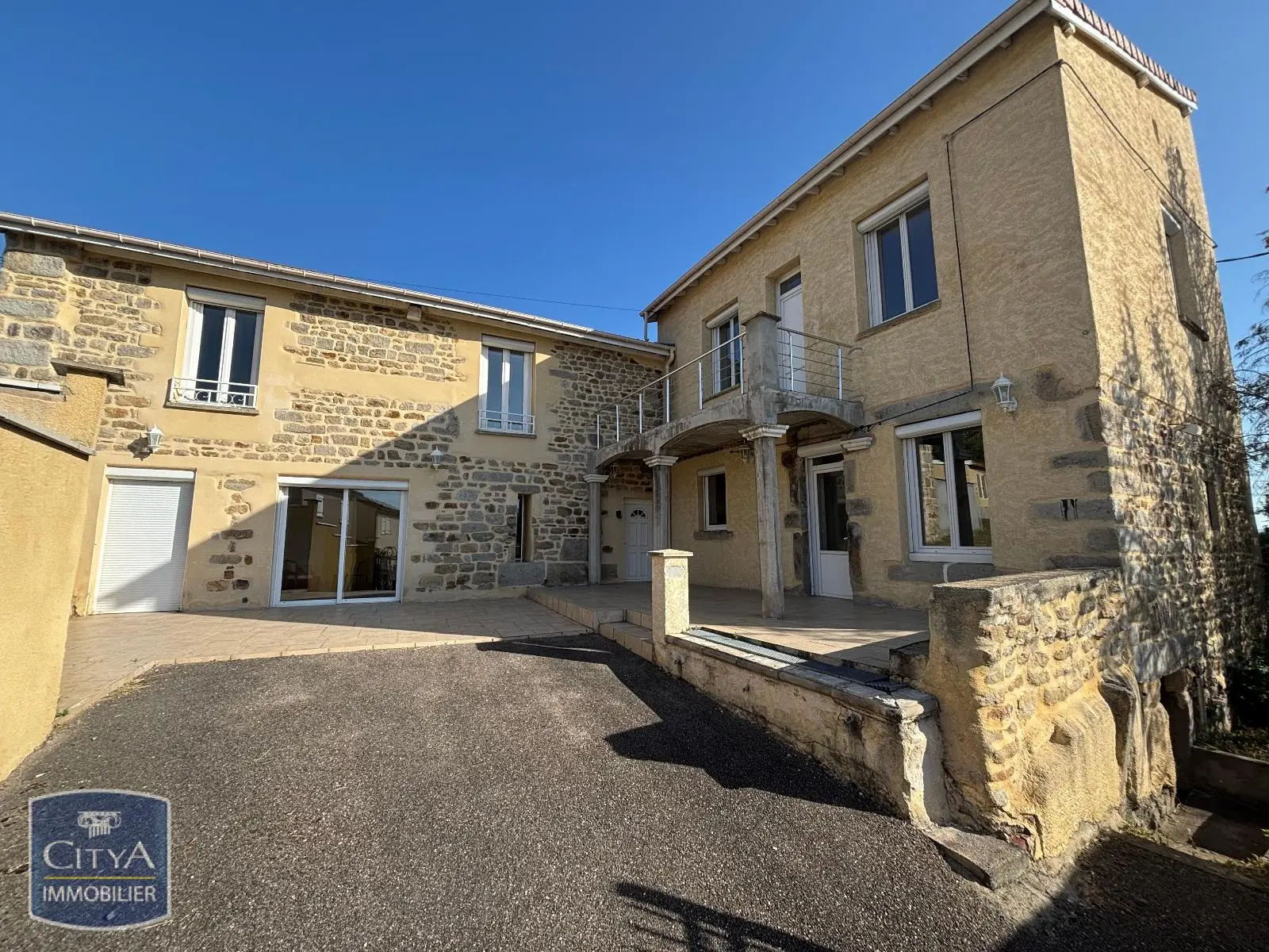 Photo 1 Maison 8 pièces 202m²