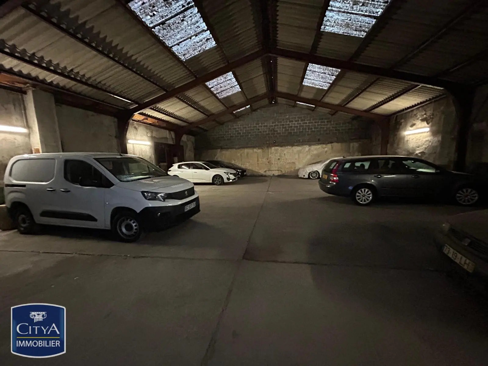 Photo 1 Parking