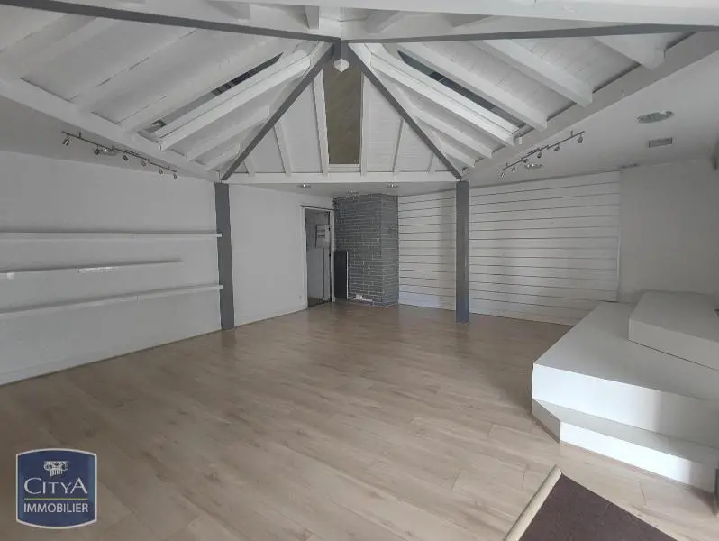 Photo 1 Local Commercial 84.22m²