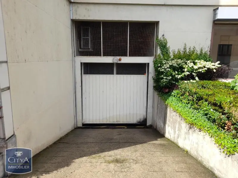 Photo 1 Parking