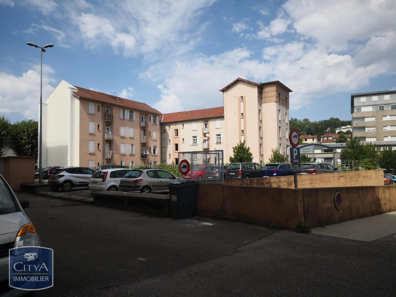 Photo 1 Parking