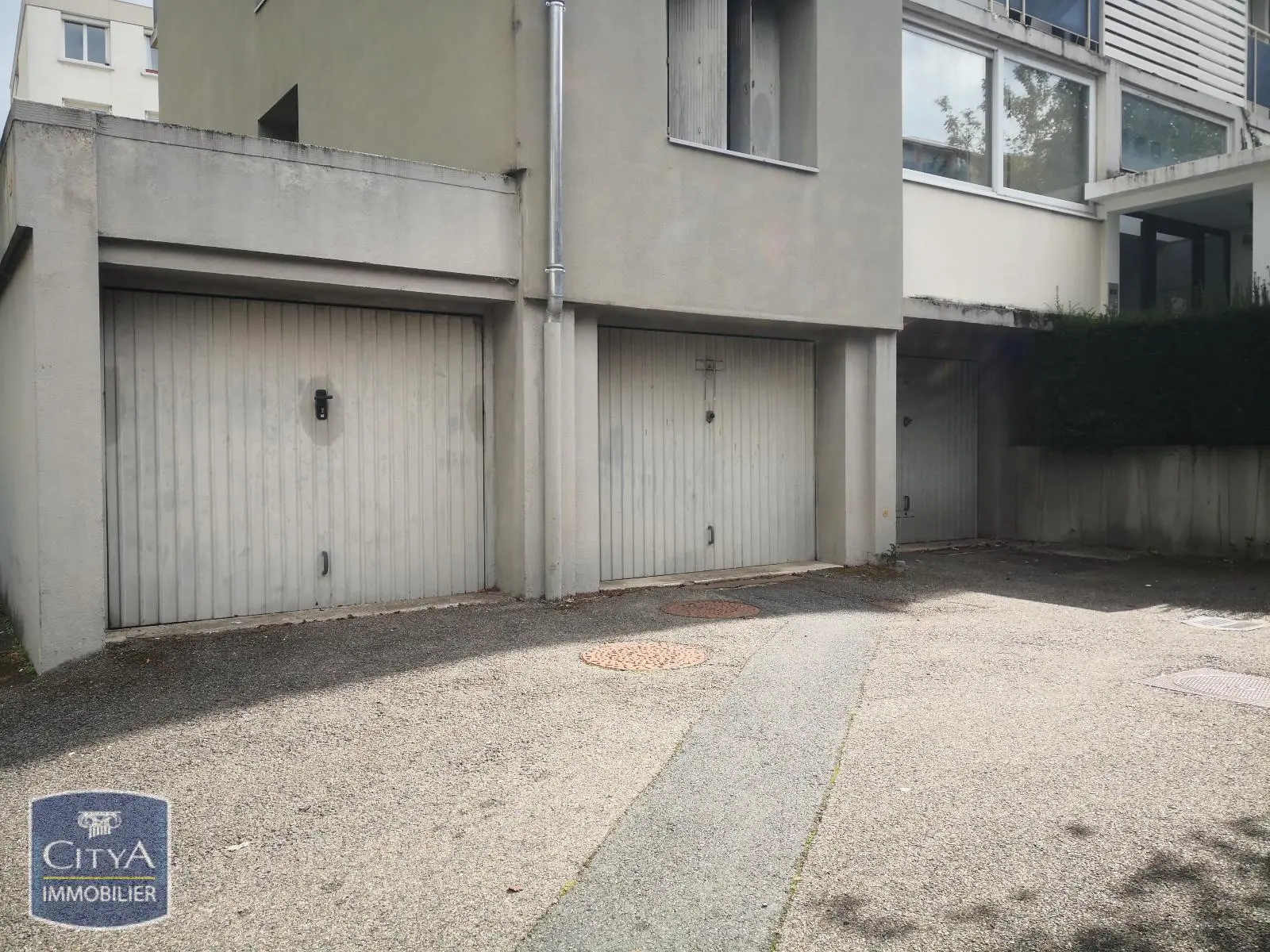 Photo 1 Parking