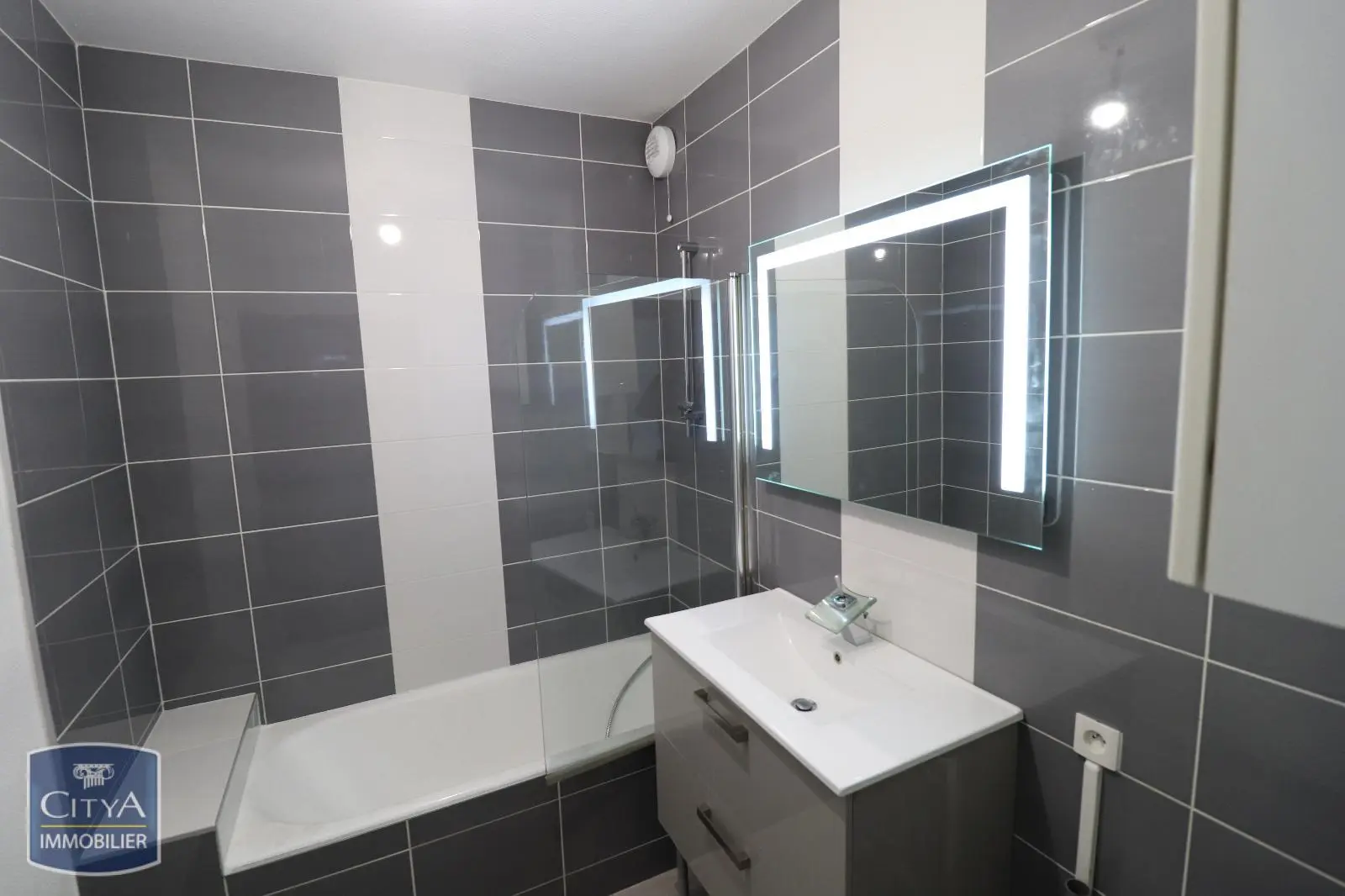 Photo 2 Appartement 5 pièces 102.41m²