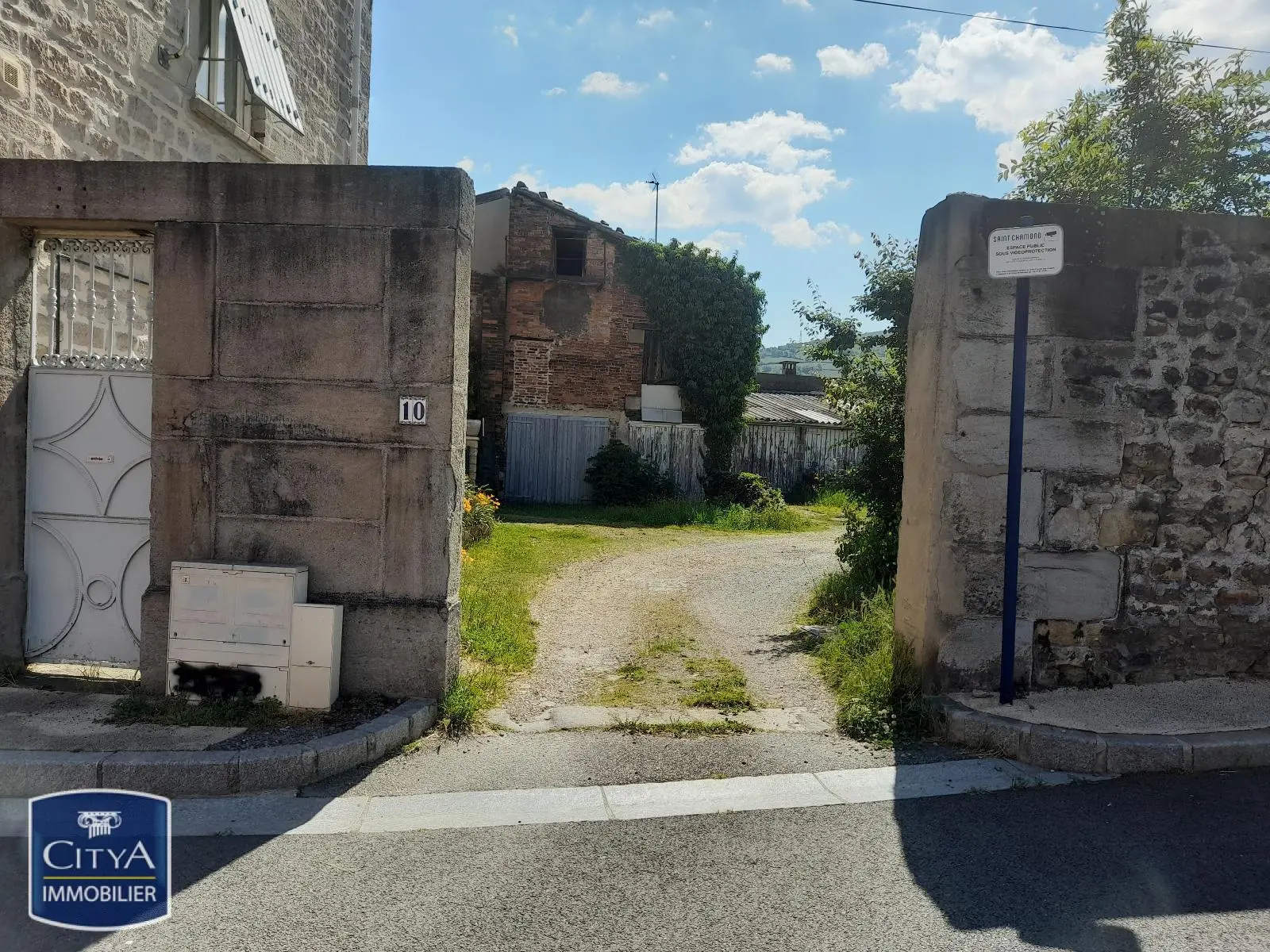 Photo 1 Parking
