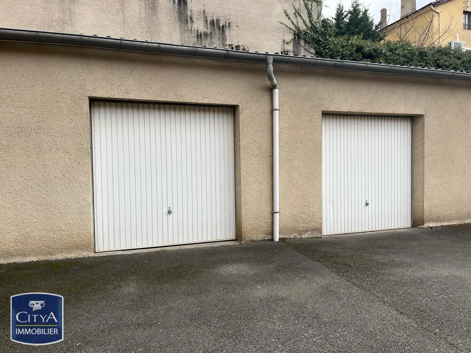 Photo 1 Parking
