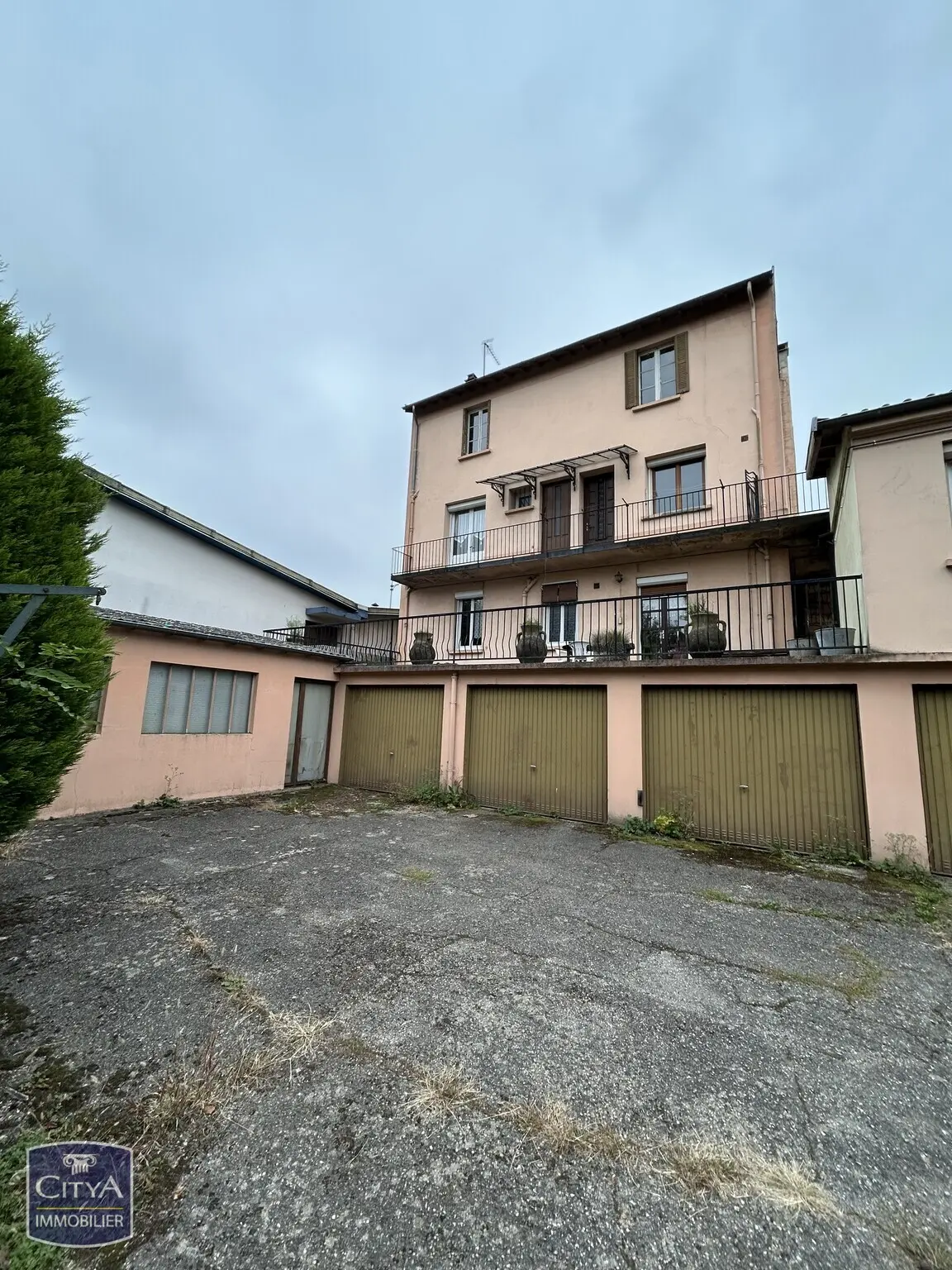 Photo 1 Immeuble 275m²