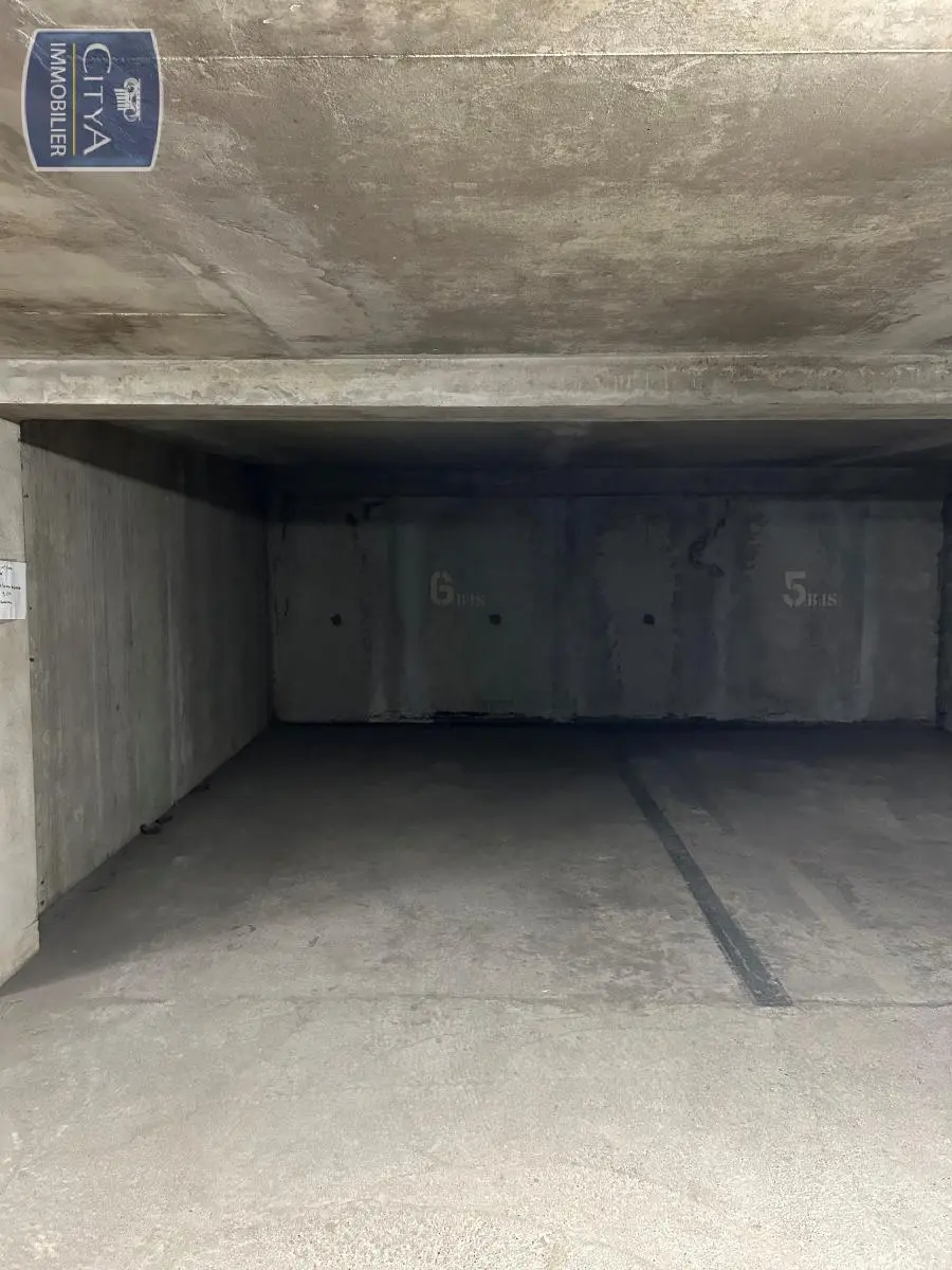 Photo 3 Parking