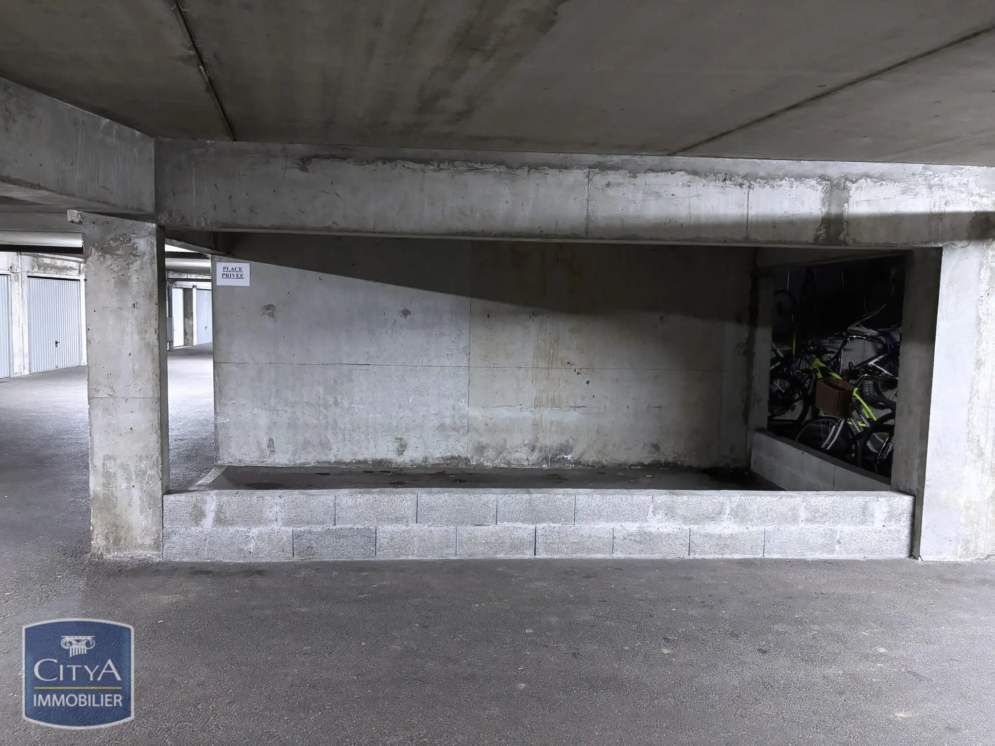 Photo 1 Parking