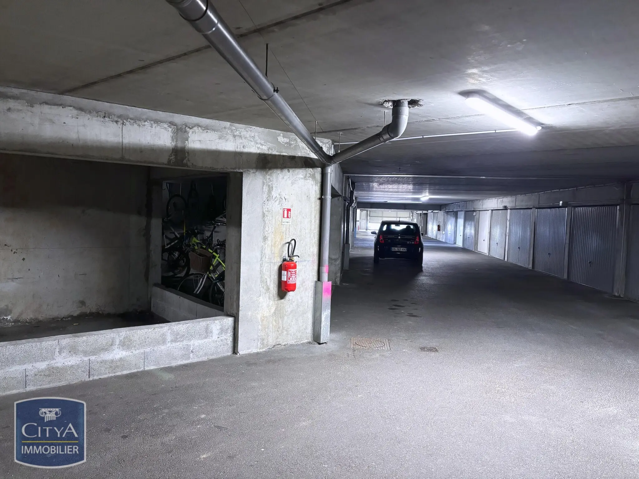 Photo 3 Parking