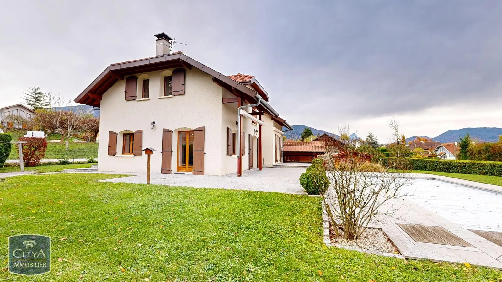 Photo 1 Maison 7 pièces 180m²