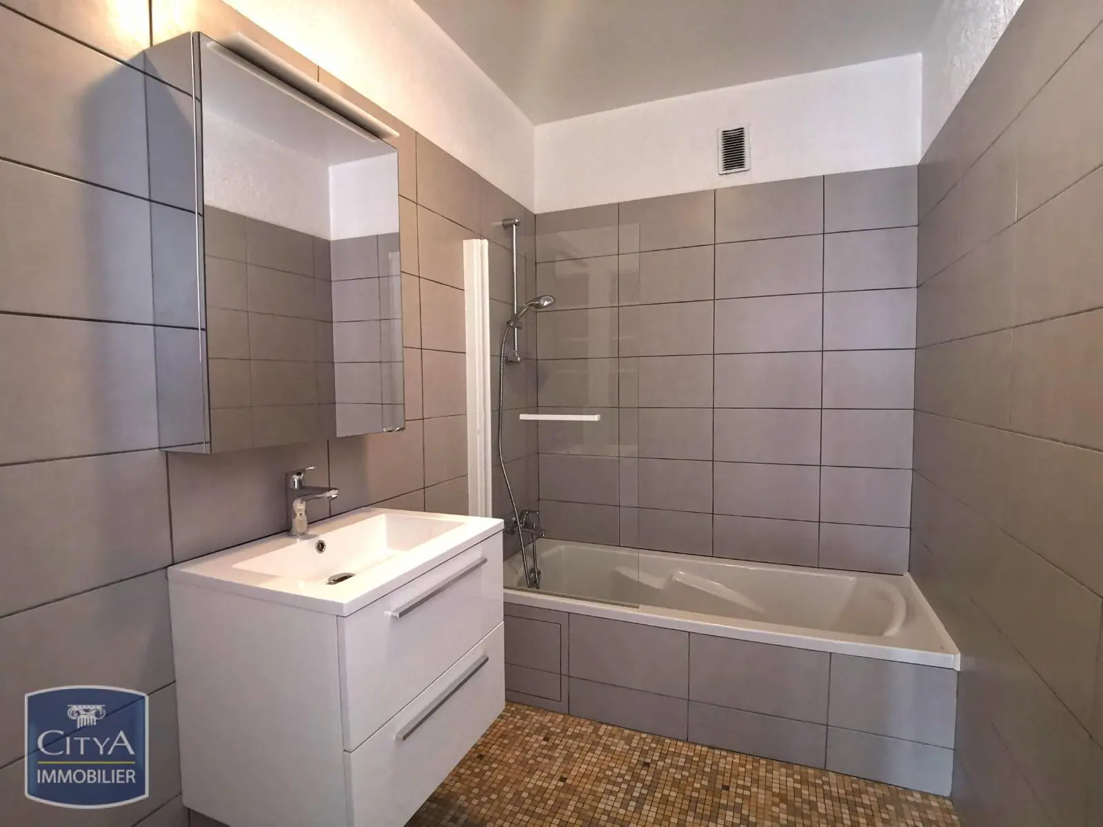 Photo 3 Appartement 4 pièces 113.18m²