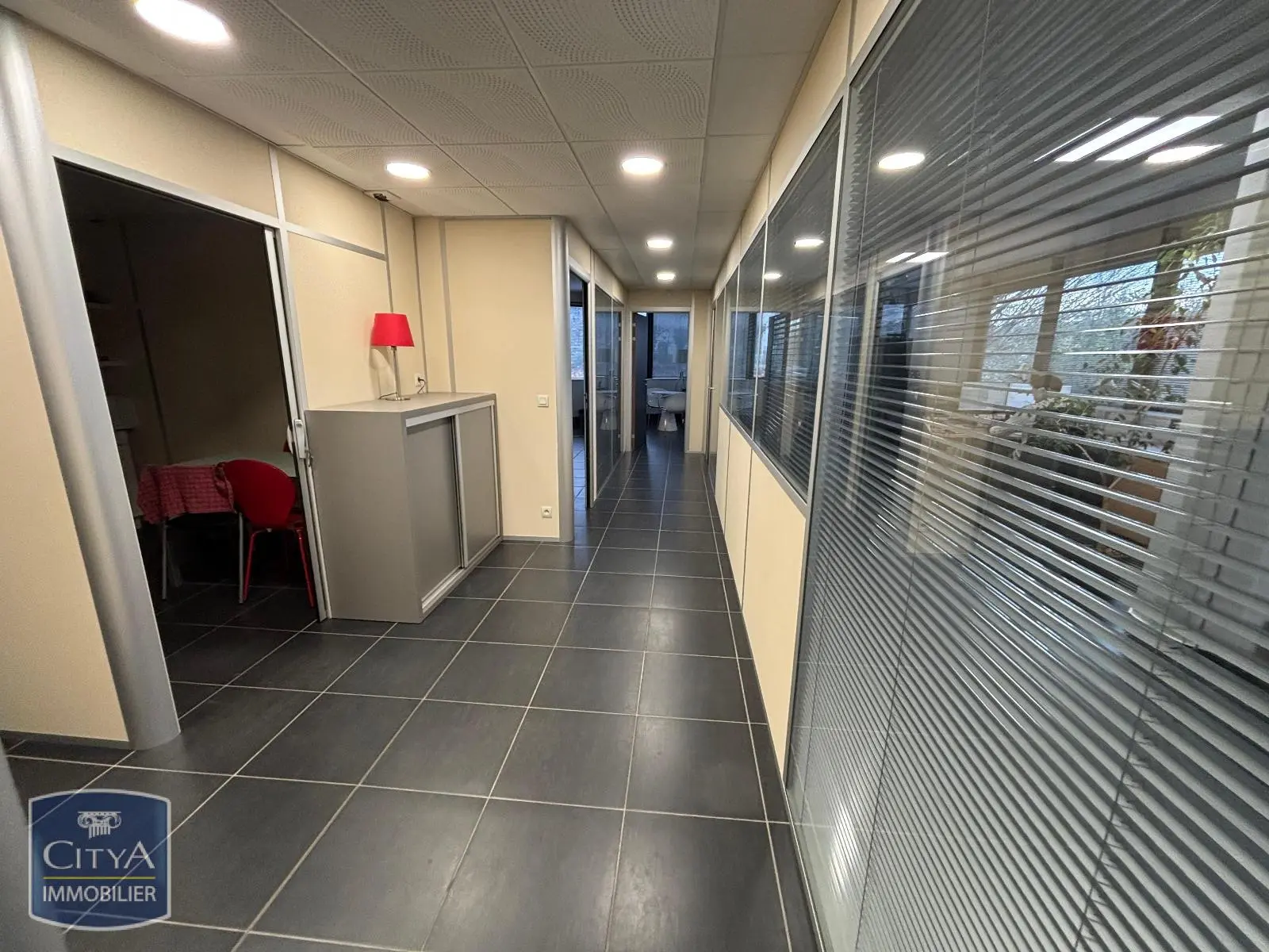 Photo 2 Local Professionnel 159.3m²