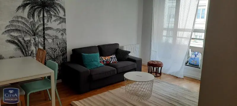 à louer joli 2 pièces meublé centre villeurbanne Métro Gratte ciel