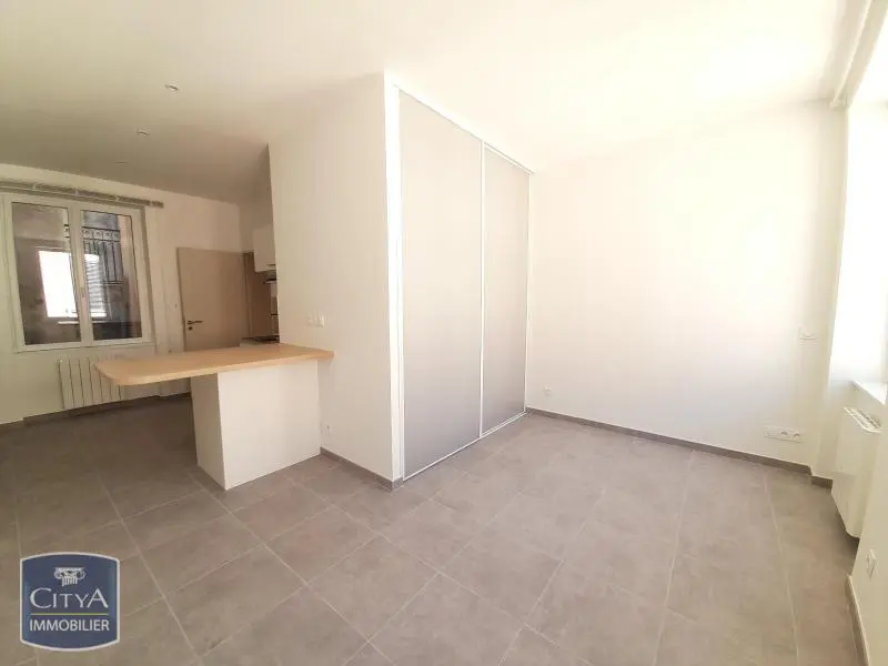 Photo 2 Appartement 1 pièce 31.66m²