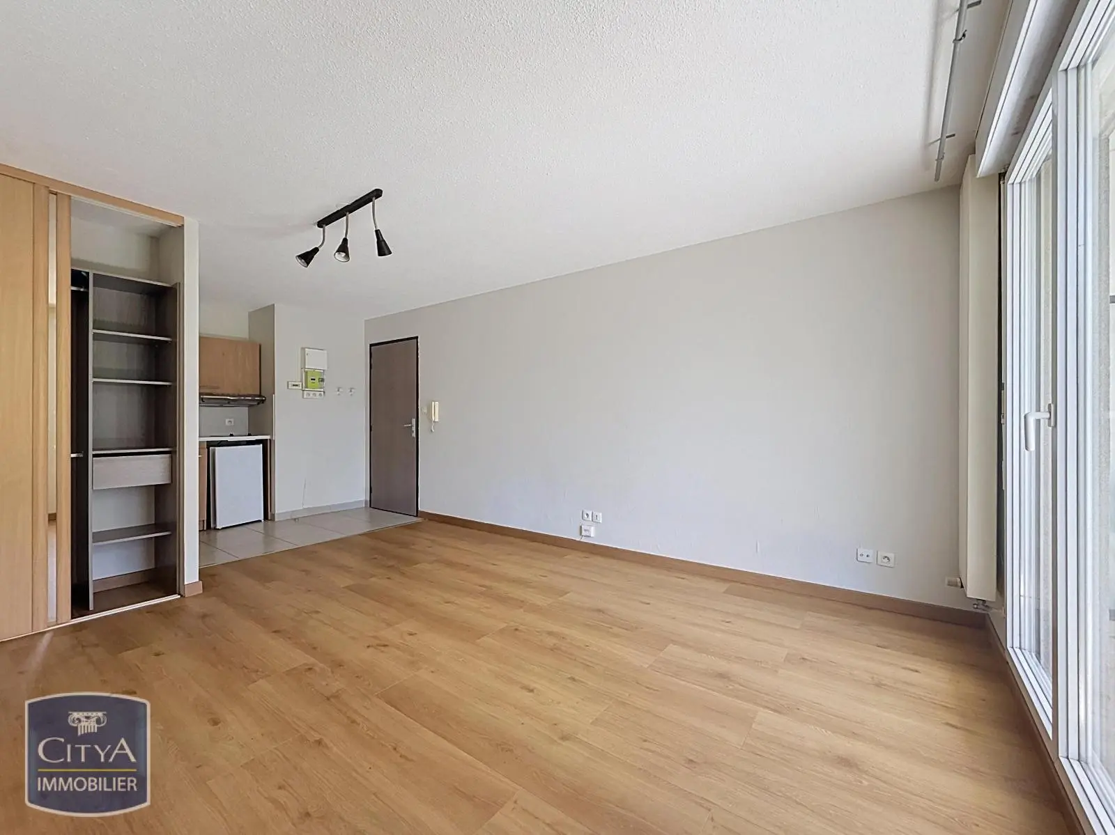 Photo 1 Appartement 1 pièce 22.7m²