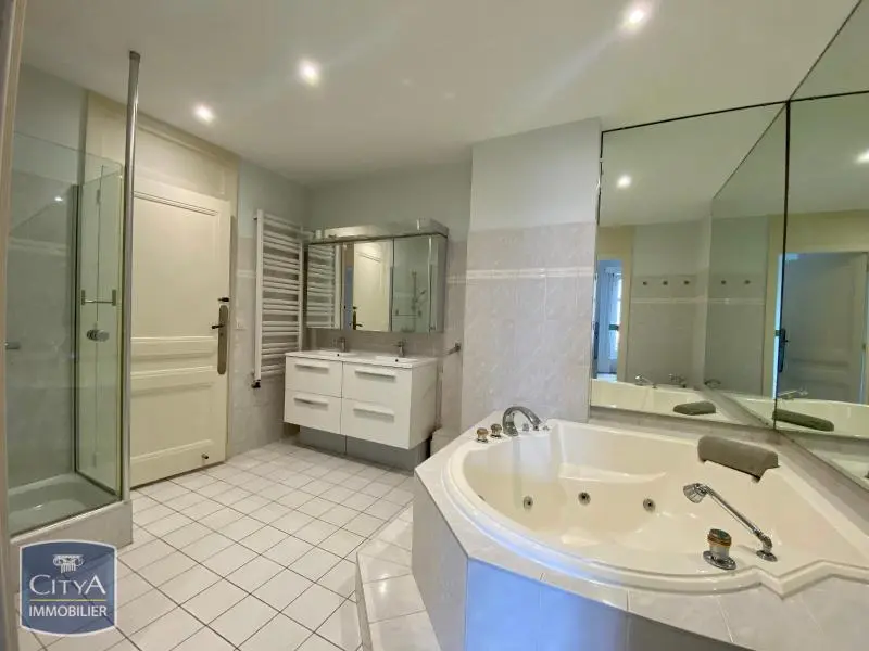 Photo 10 Appartement 5 pièces 168m²