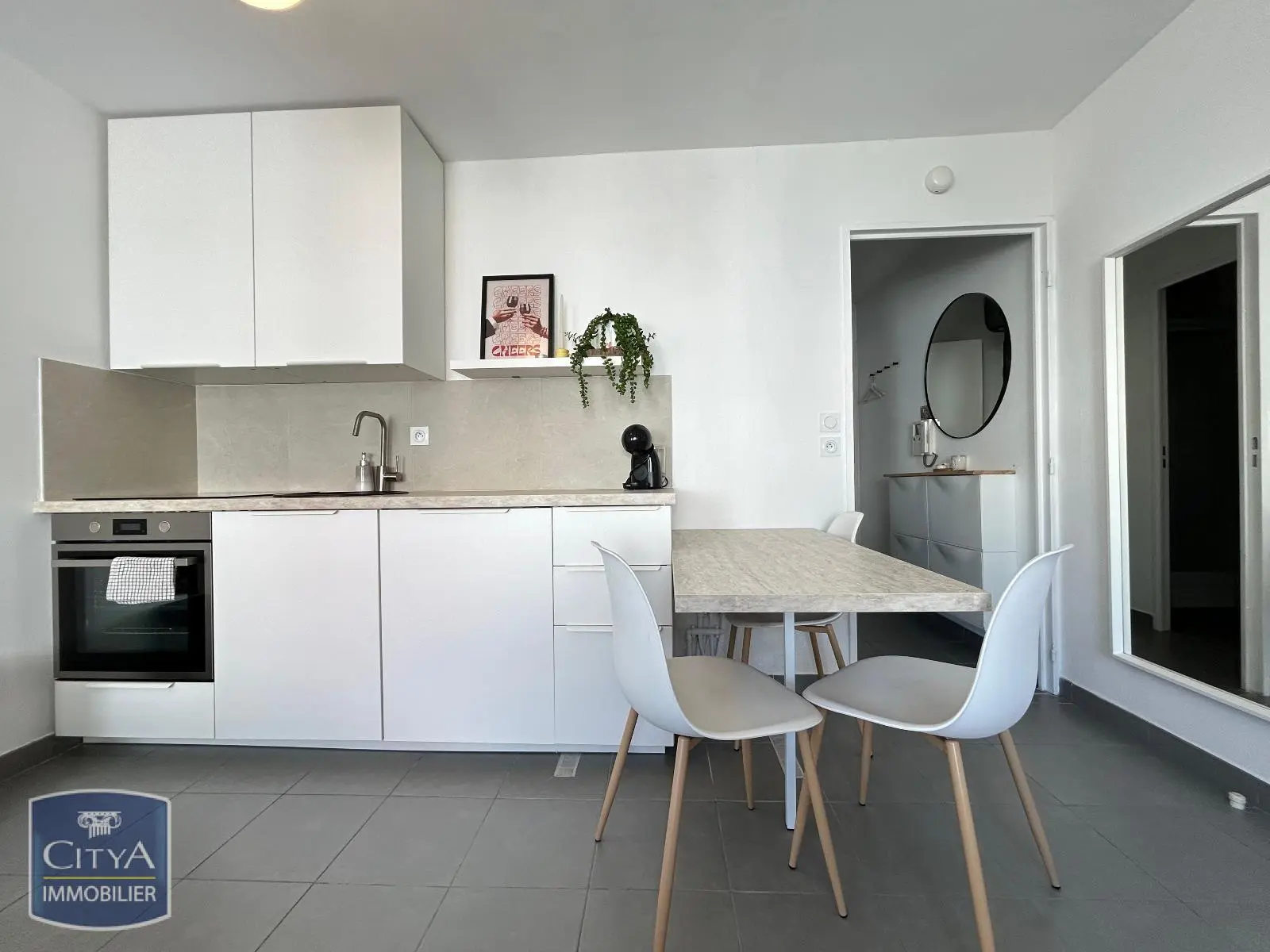 Photo 1 Appartement 1 pièce 28m²