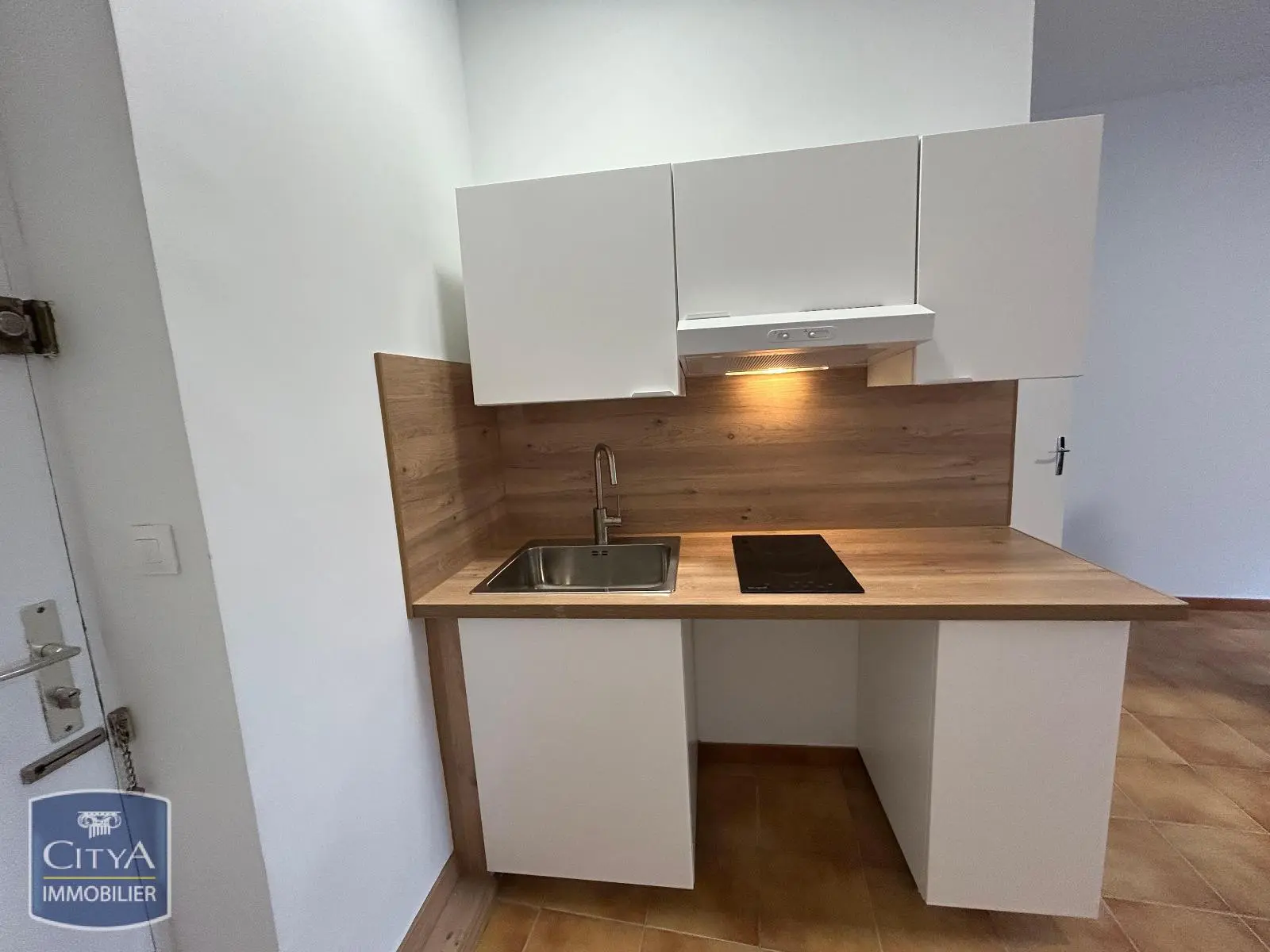 Photo 2 Appartement 1 pièce 22.76m²