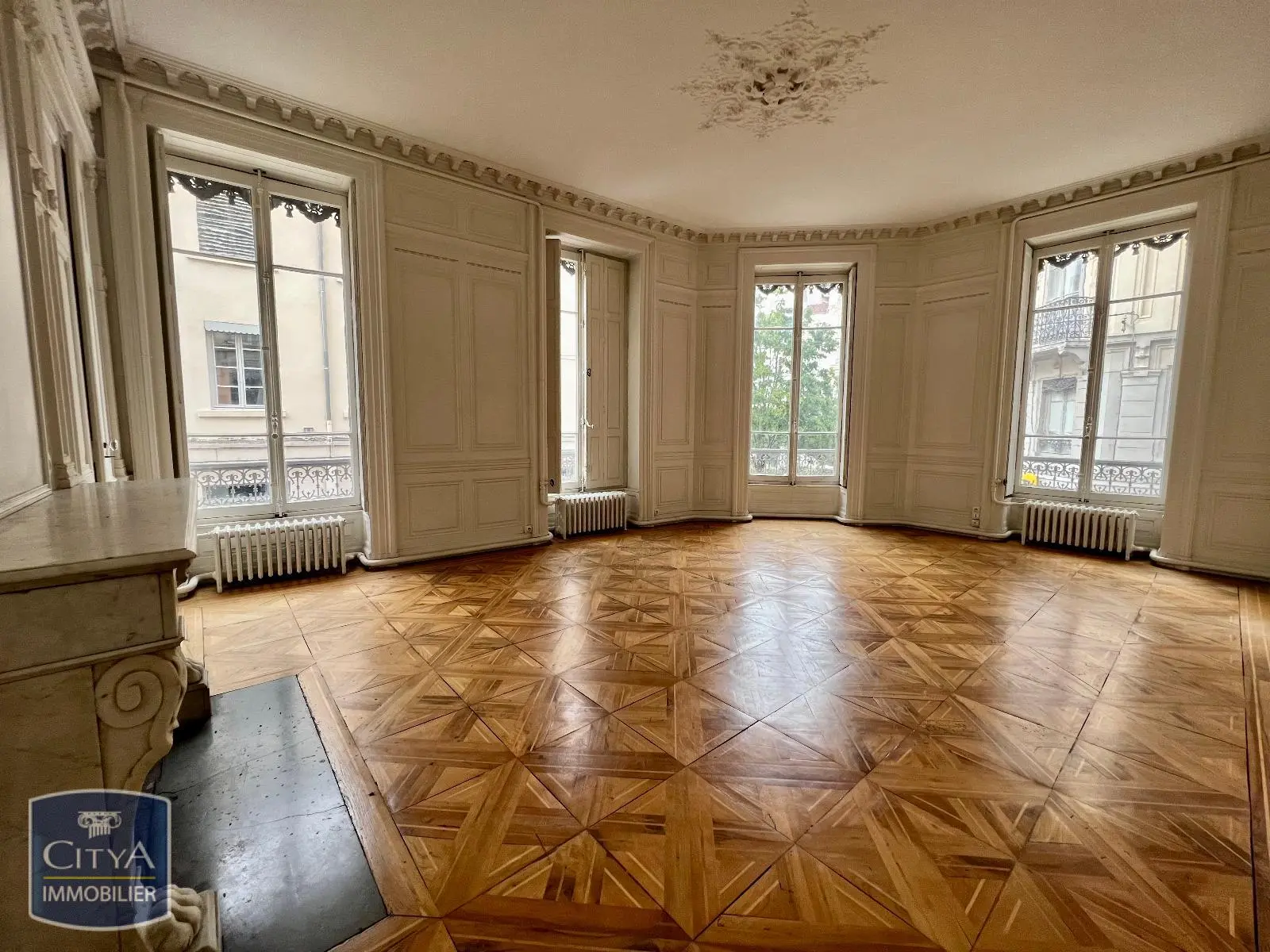 Photo 1 Appartement 7 pièces 226.13m²