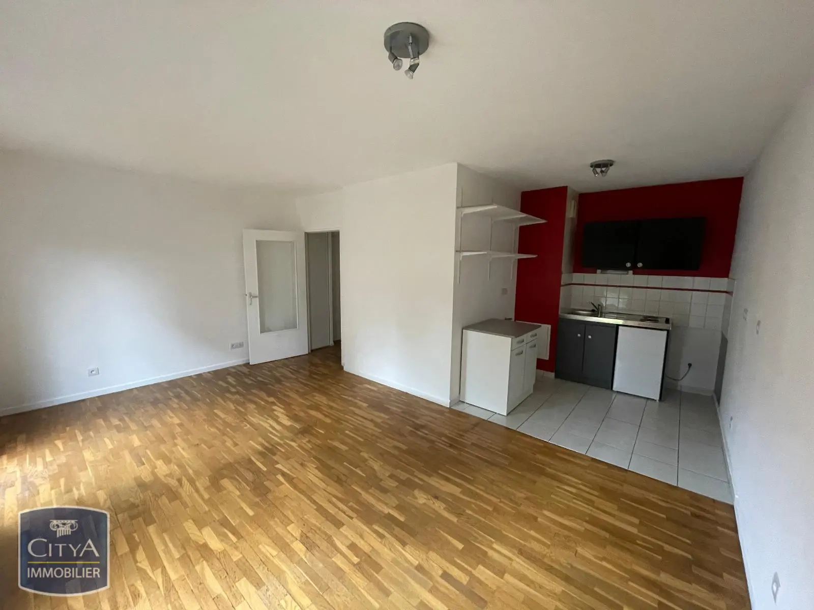 Photo 2 Appartement 1 pièce 31.72m²