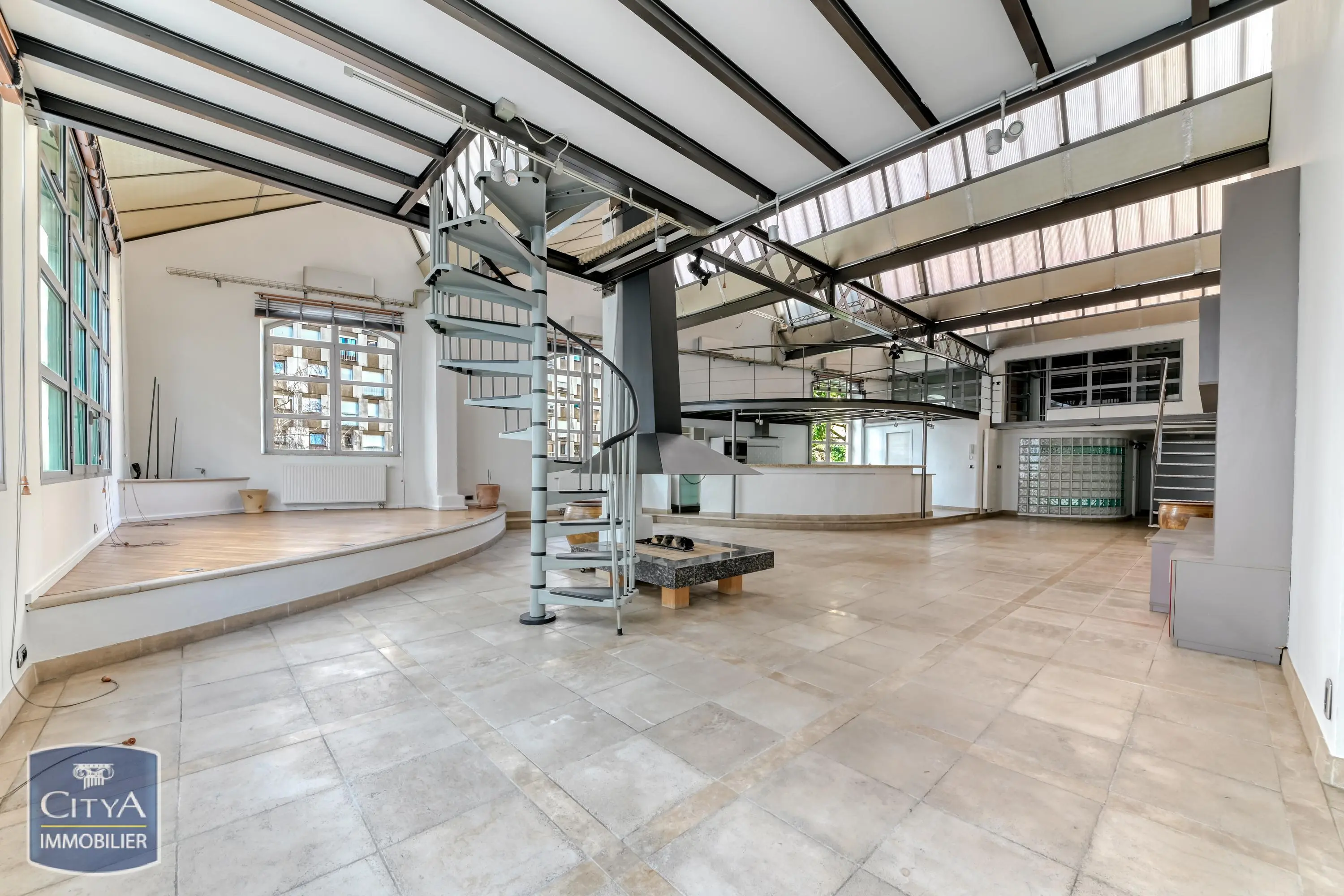 Photo 3 Appartement 5 pièces 218.74m²