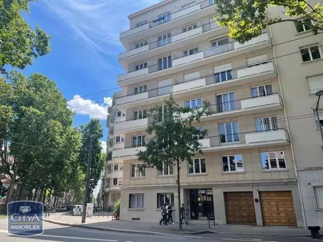 Illustration pour Appartement 3 pièces 94m² Photo Appartement 3 pièces 94m²