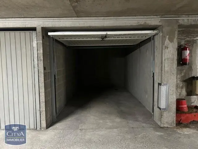 Photo 1 Parking