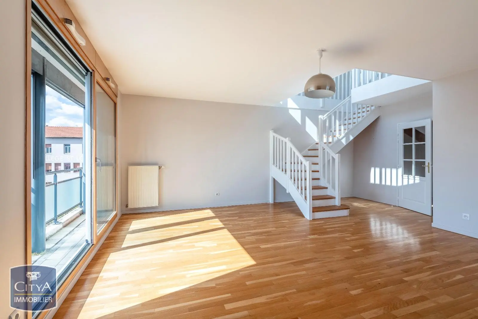 Photo 1 Appartement 5 pièces 159.34m²