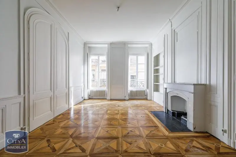 Photo 1 Appartement 4 pièces 155.49m²