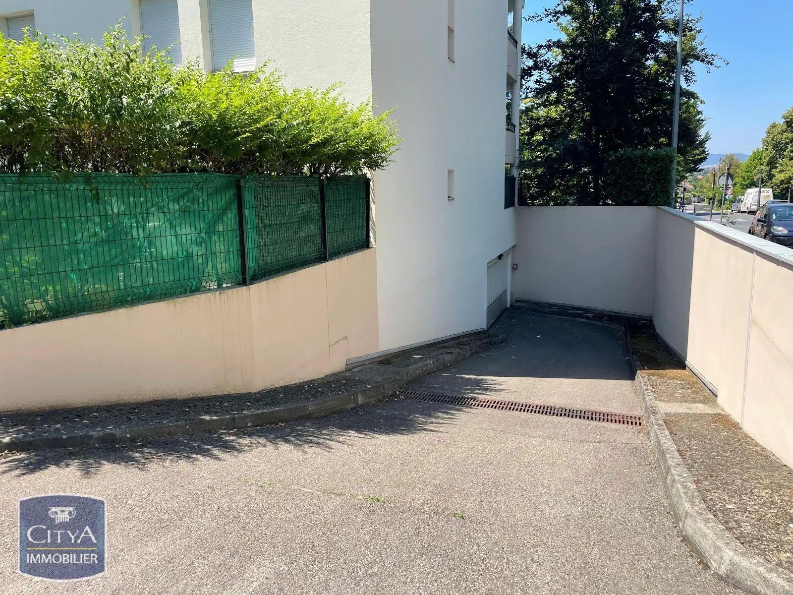 Photo 2 Parking