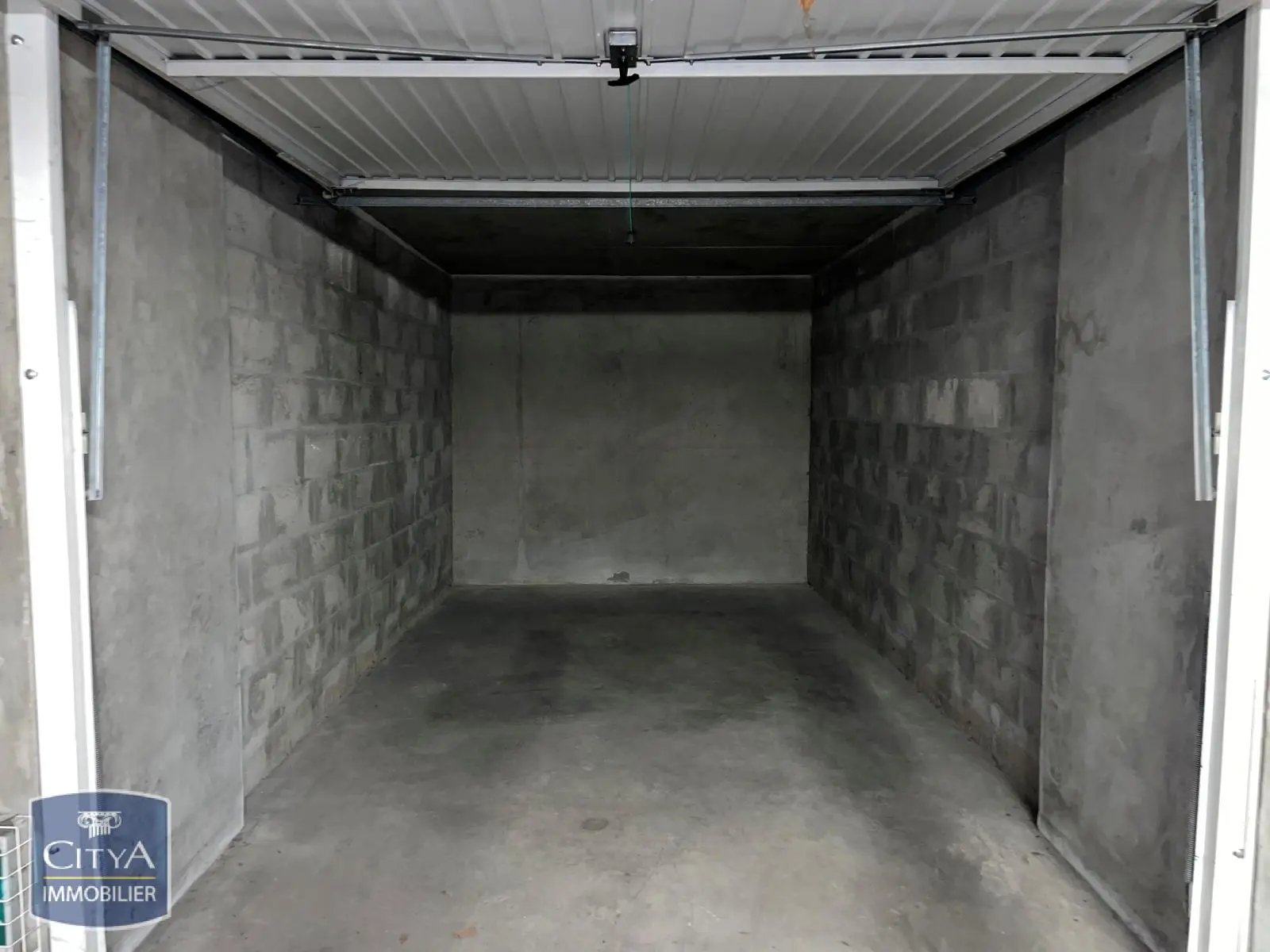 Photo 3 Parking