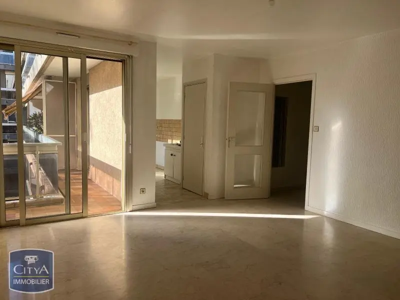 Photo 2 Appartement 1 pièce 39.88m²