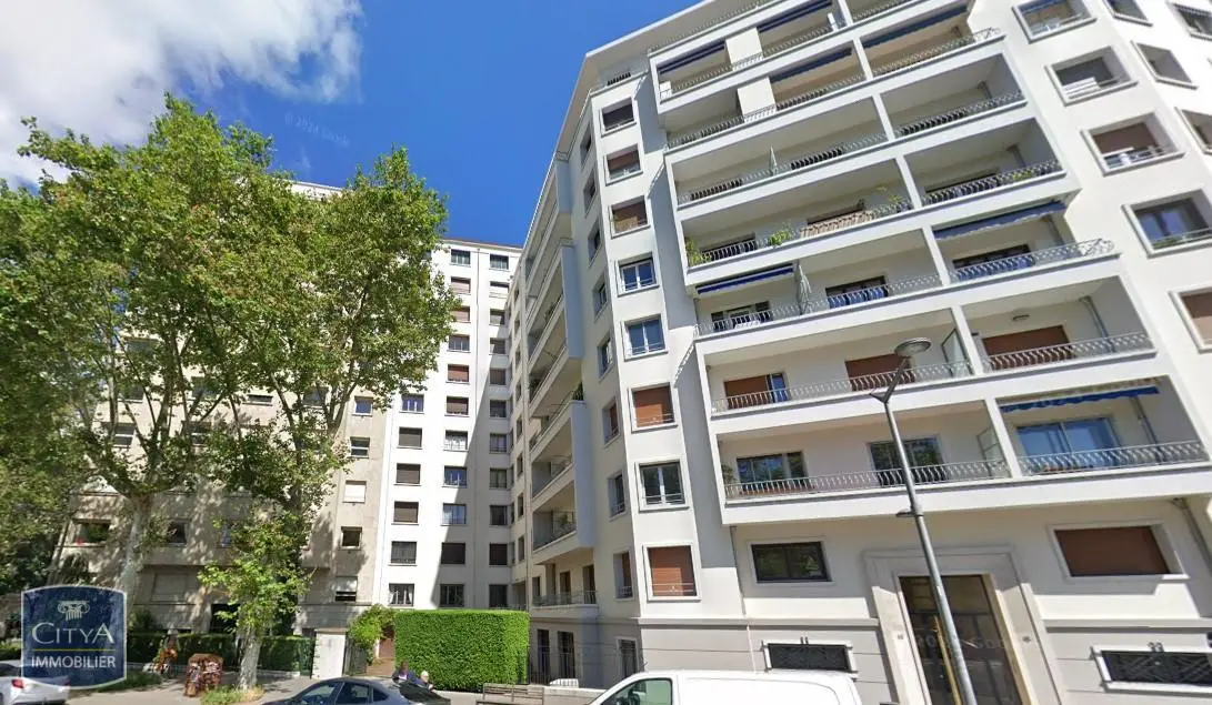 Photo 1 Appartement 4 pièces 131.83m²