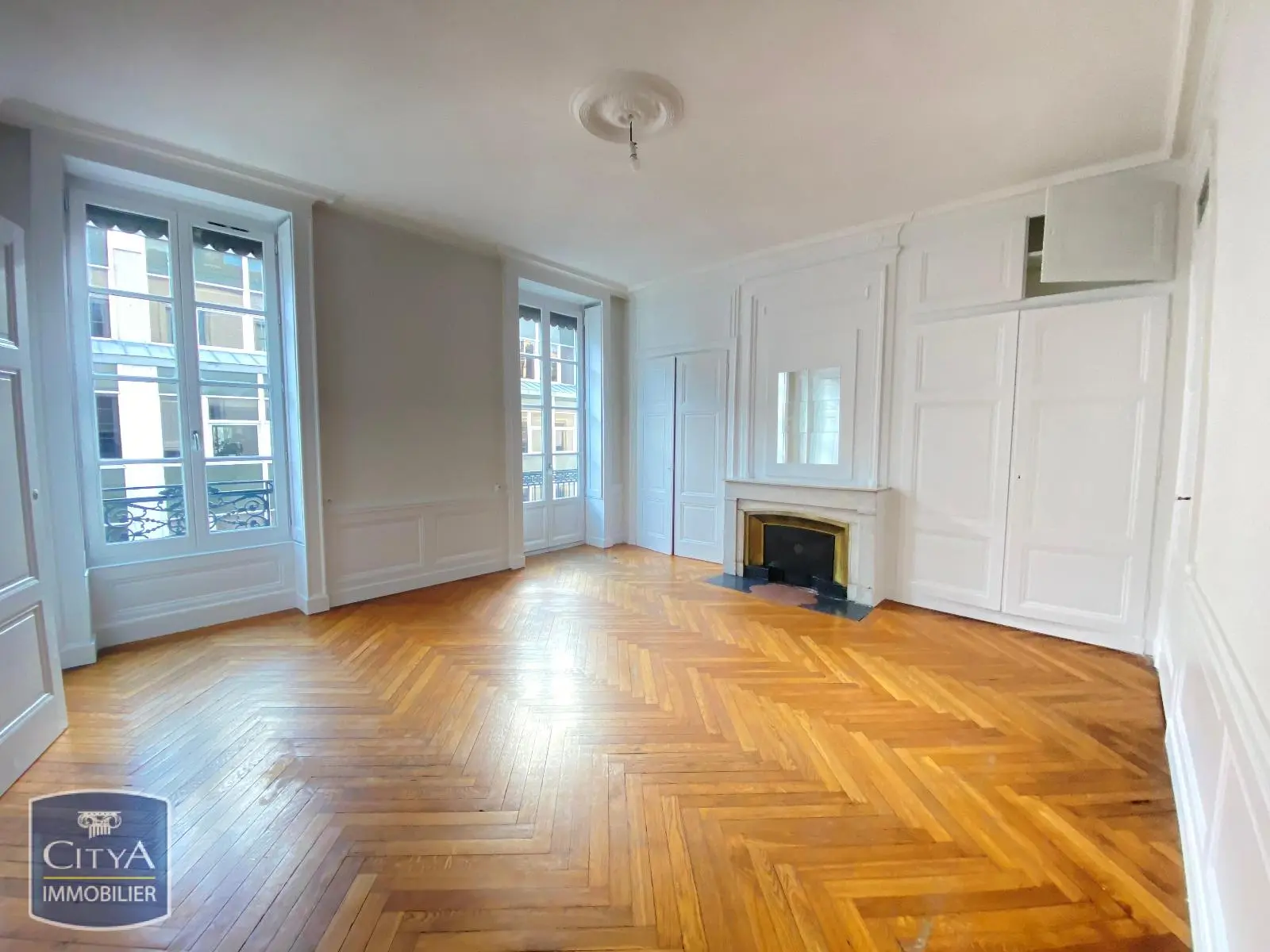 Photo 1 Appartement 5 pièces 175.95m²
