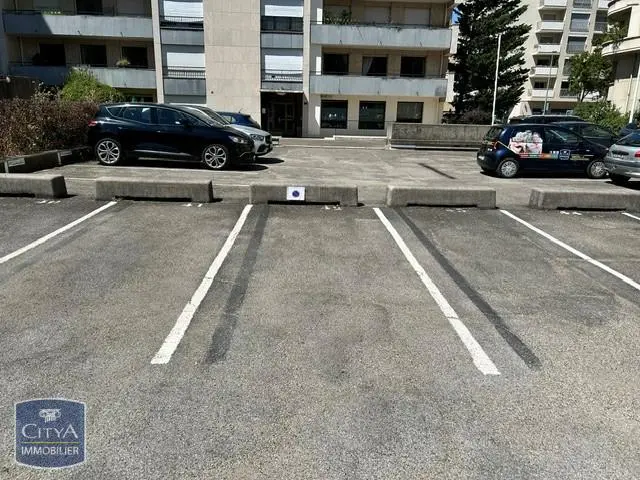 Photo 1 Parking