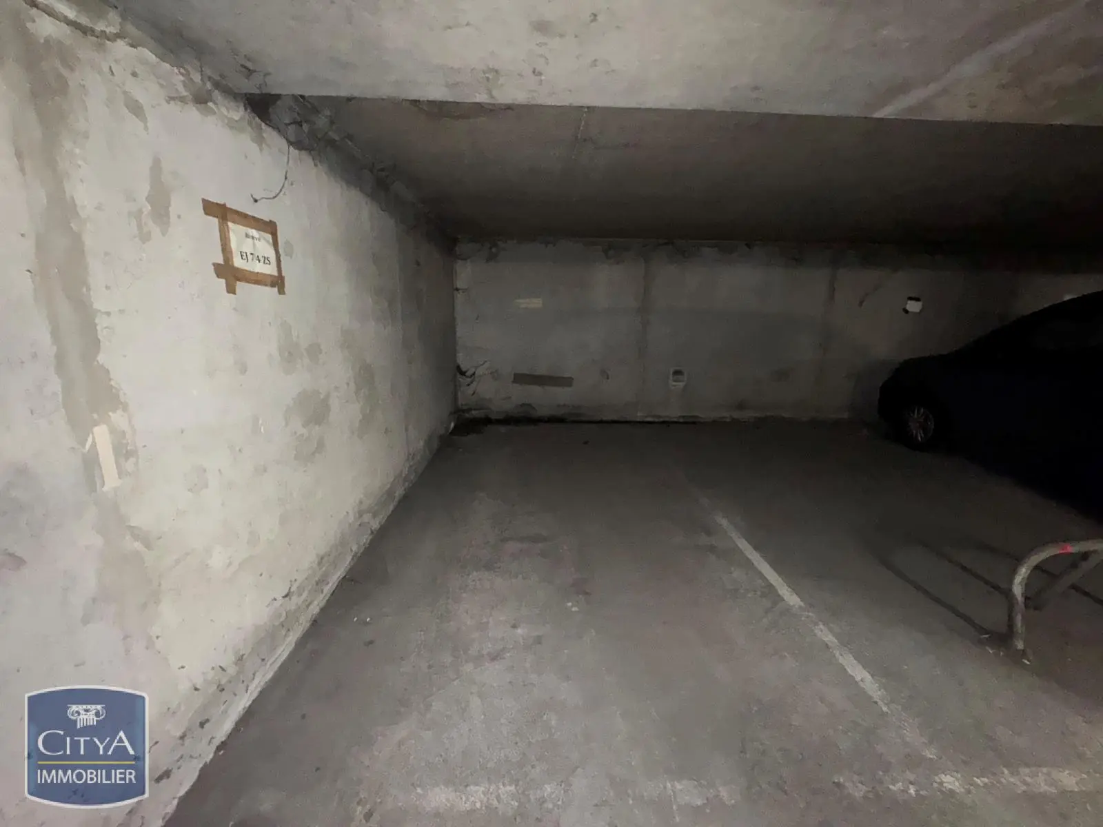 Photo 2 Parking